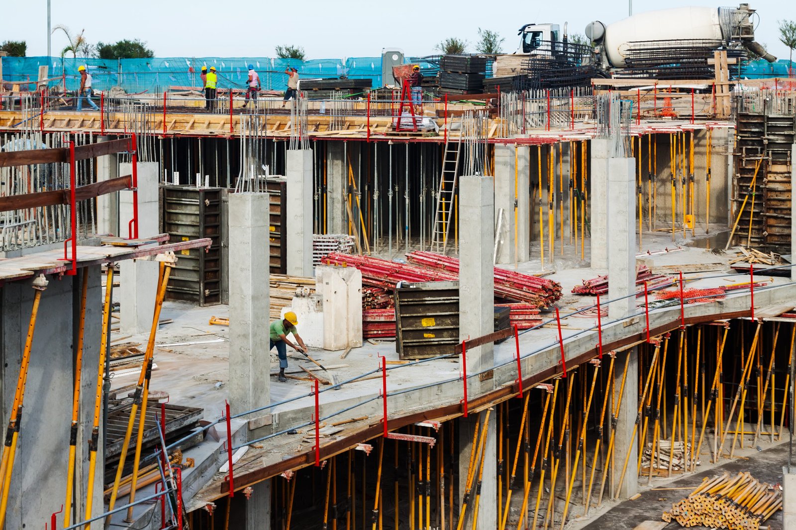 अलुफॉर्म्स म्हणजे काय? 1 building new concrete houses scaled